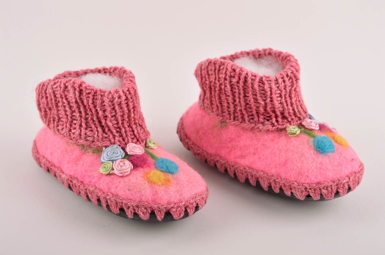 Детские пинетки ручной работы домашняя обувь розовые пинетки из войлока фото 2