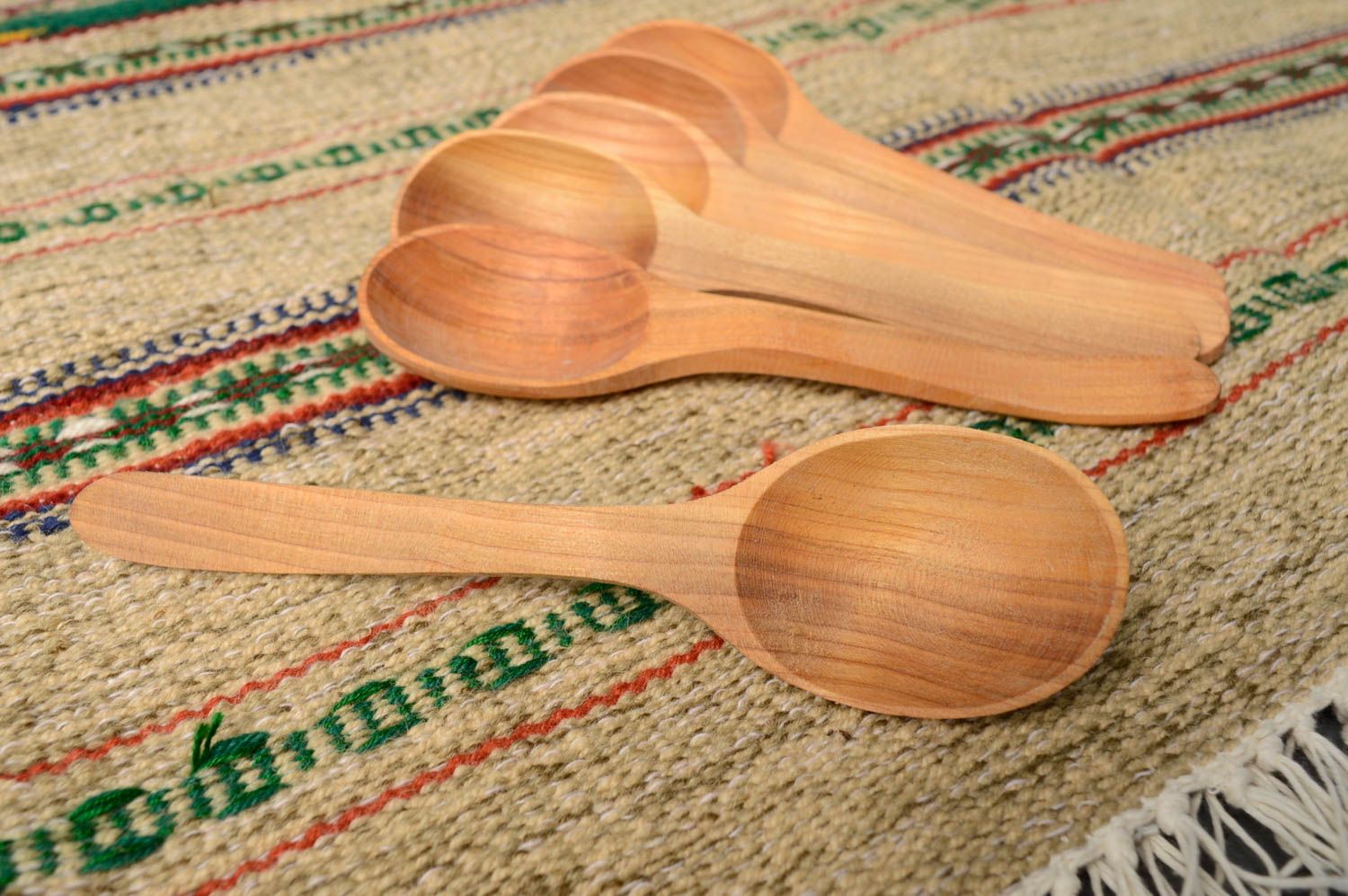 Set of six wooden spoons photo 4
