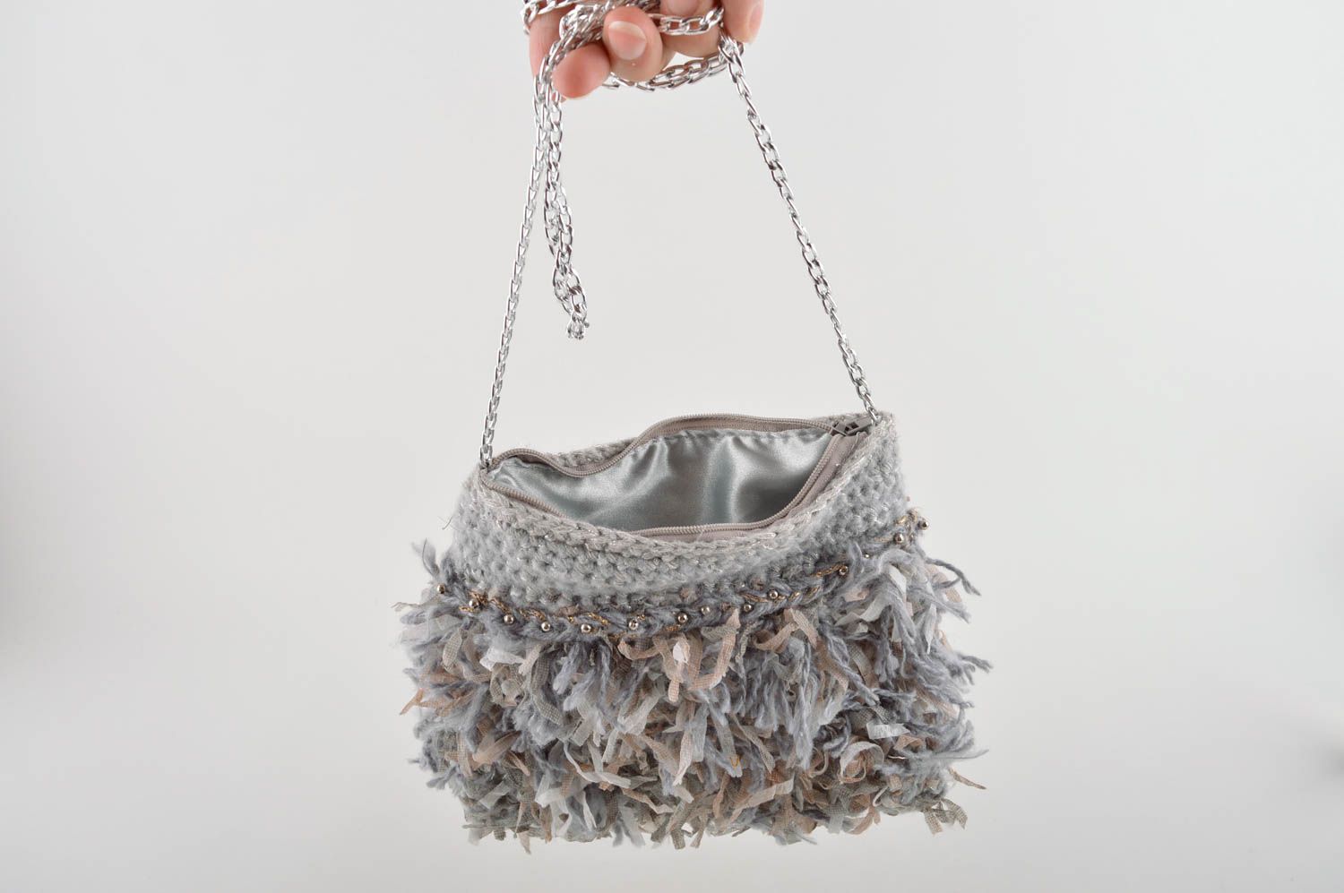 Petit Sac bandoulière fait main gris tricoté en laine Accessoire femme photo 5