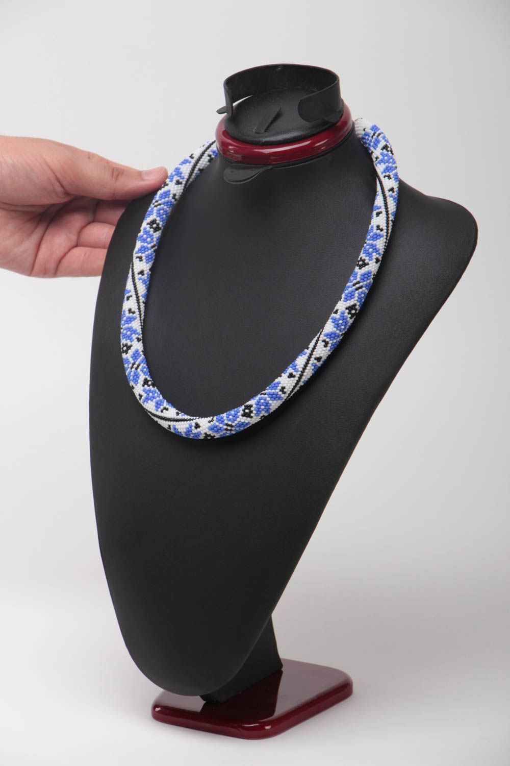 Accessoire ethnique collier en perles de rocaille blanc bleu fait main bijou photo 5