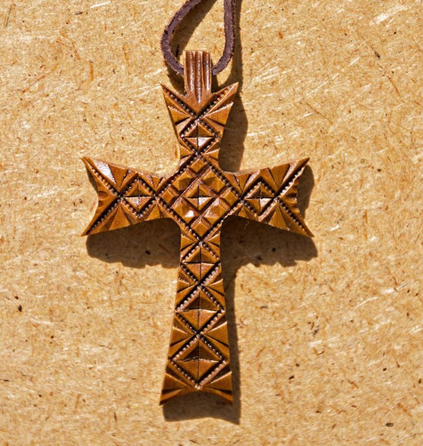 Croix pectorale gravée photo 1