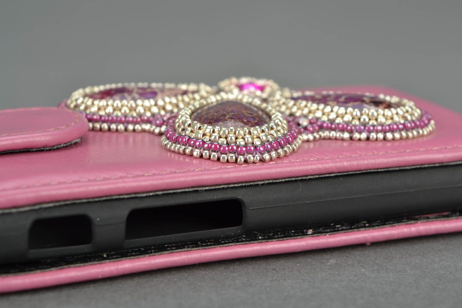 Cell phone case with natural stones   photo 4
