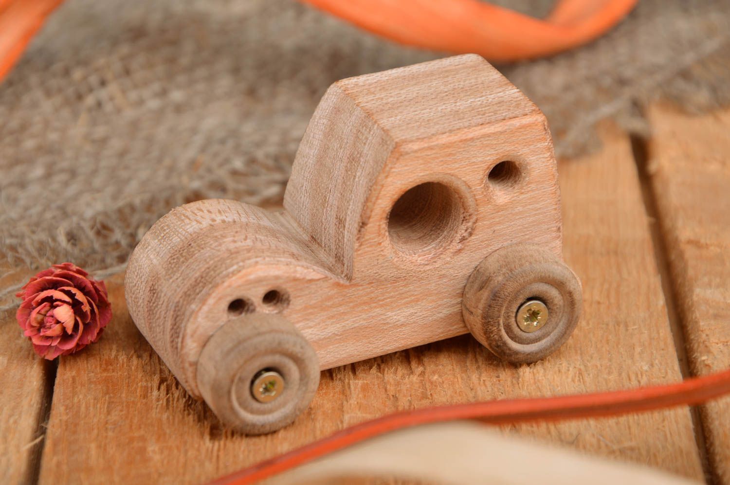 Petit jouet voiture en bois écologique fait main pour enfants à partir de 6 ans photo 1