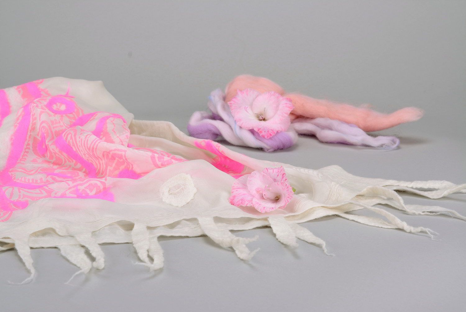 Scarf made from silk and wool White roses photo 4
