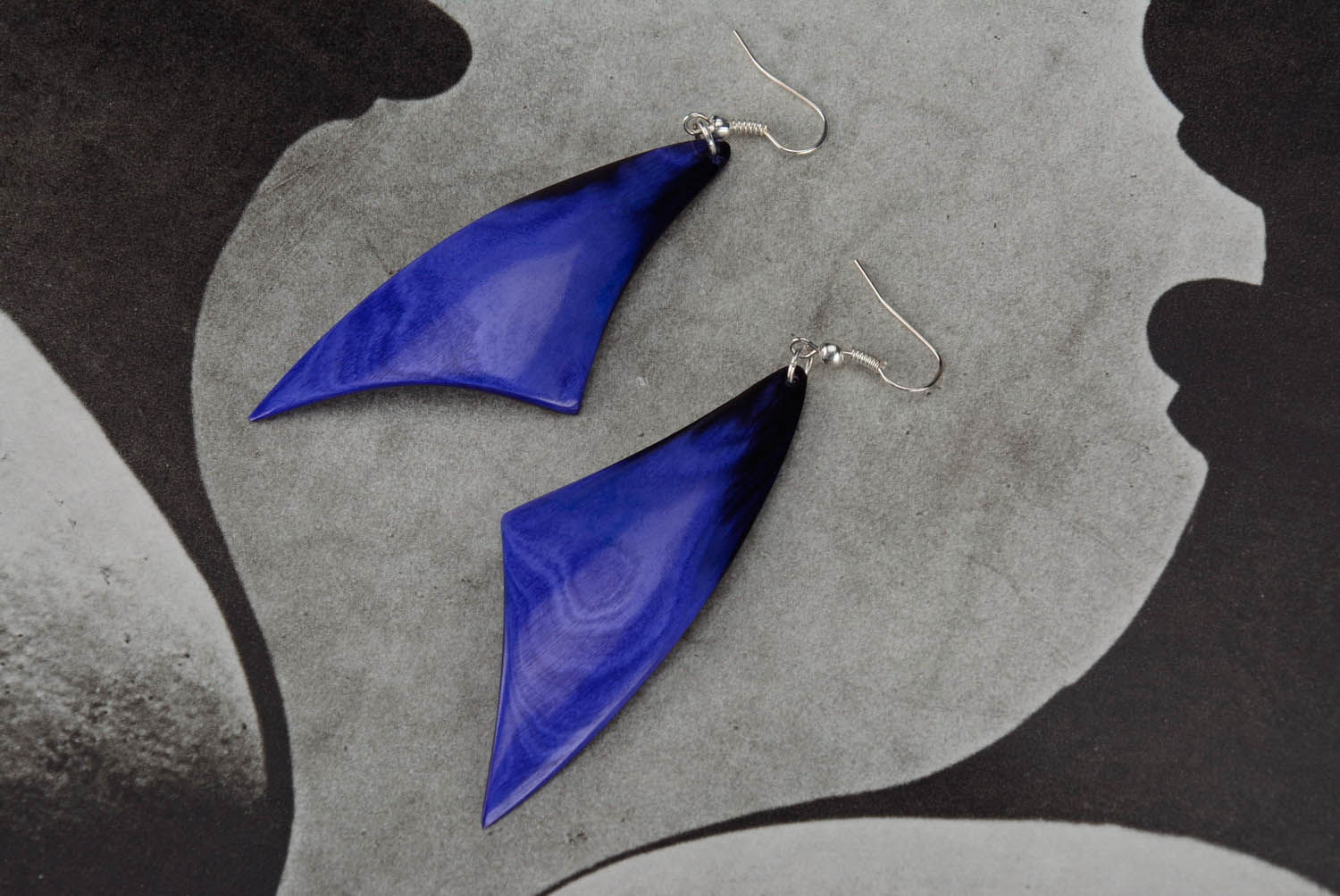 Earrings made of cow horn Purple Feathers photo 2