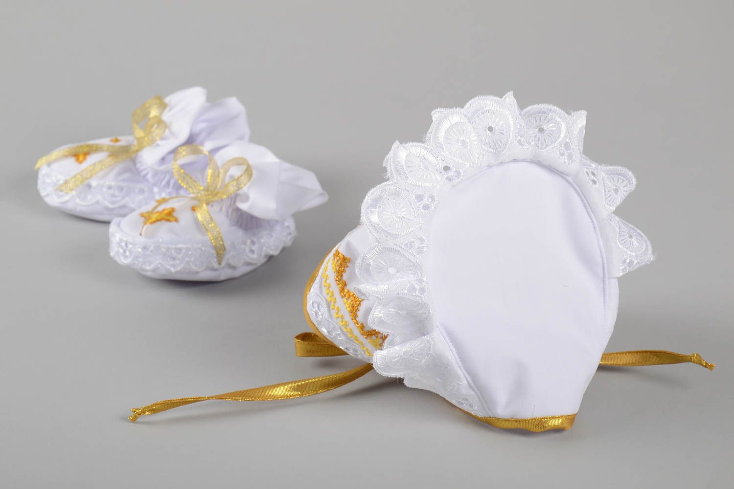 Chaussons de bébé Bonnet pour bébé faits main en batiste naturelle Layette bébé photo 3