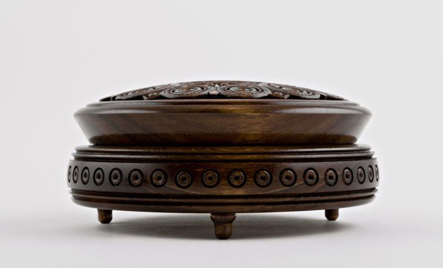 Round wooden box with carving photo 3