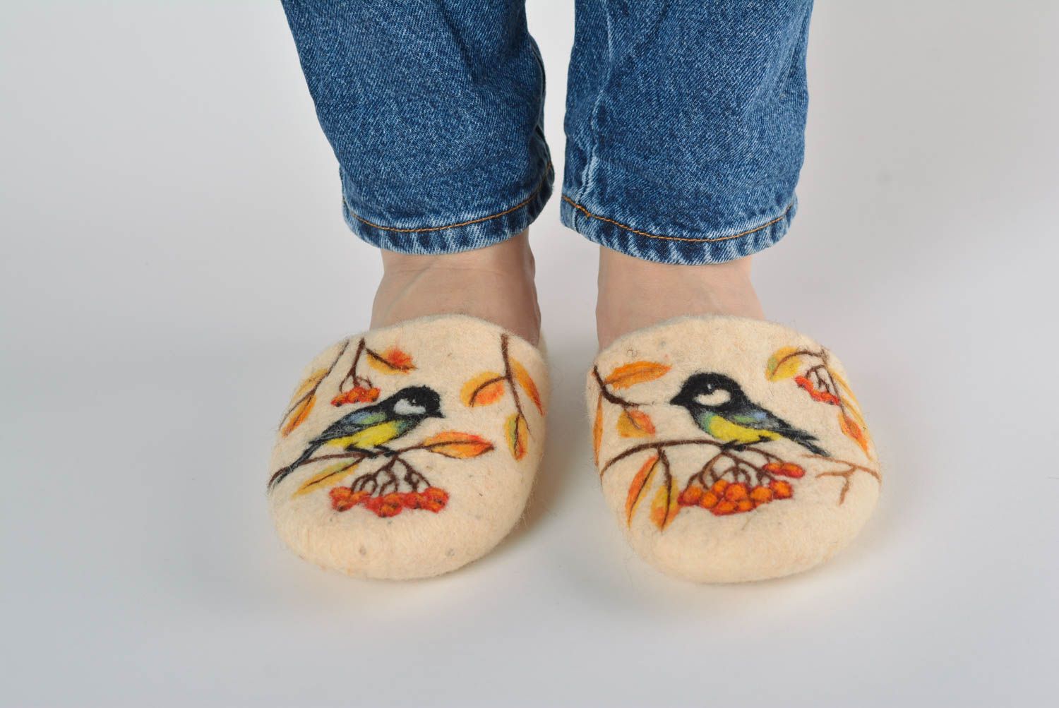 Schöne Hausschuhe handmade Accessoire für Frauen Damen Pantoffeln aus Filz  foto 2