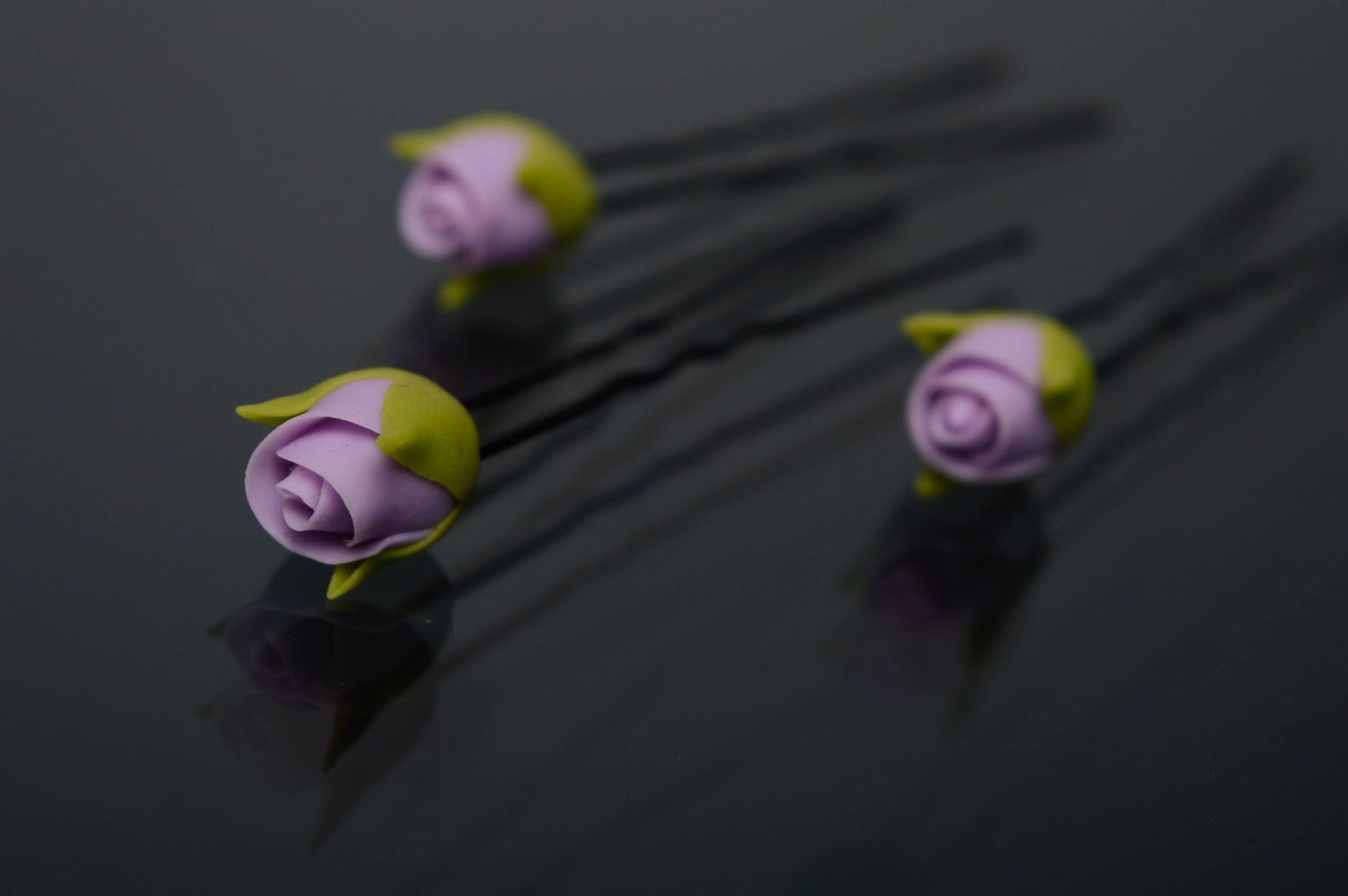 Épingles à cheveux avec fleurs violettes  photo 1