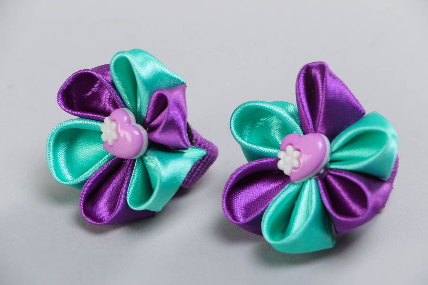 Set of handmade kanzashi satin ribbon hair clips with flowers 2 items photo 2
