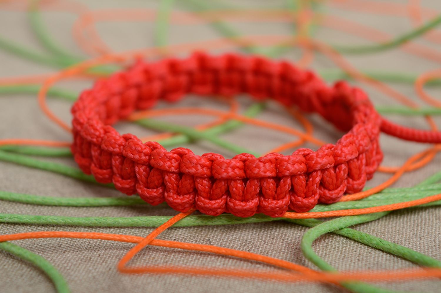 Red macrame woven polyester cord bracelet photo 1
