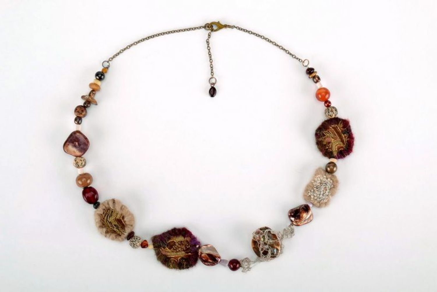 Ожерелье из эко-материалов, с вышивкой Фантазия фото 3