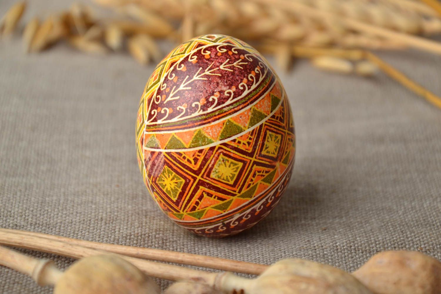 Oeuf de Pâques peint à l'aniline et cire avec motifs ethniques pysanka original photo 1