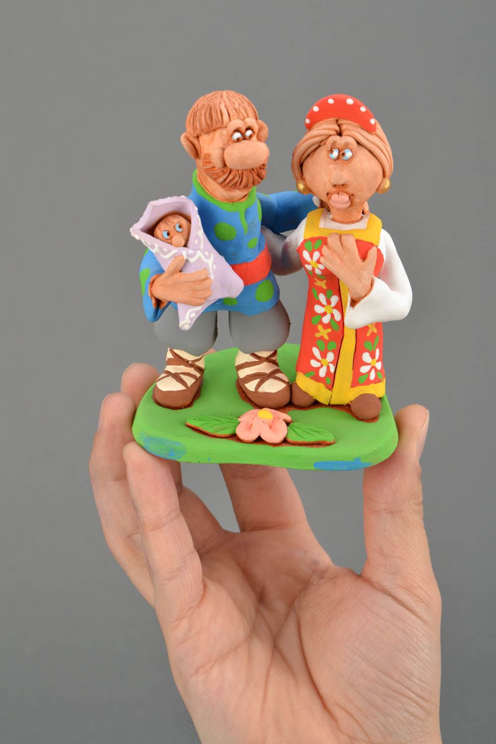 Handmade Figurine aus Ton Junge Familie foto 2