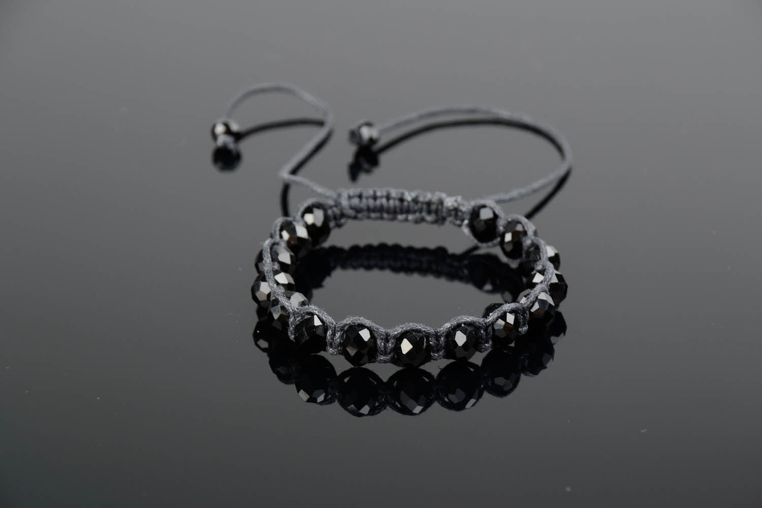 Black beaded bracelet photo 1