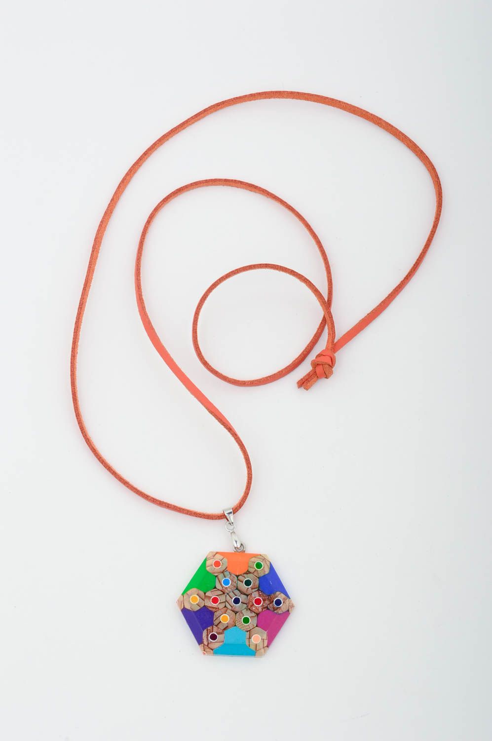 Pendentif hexagonal Bijou fait main multicolore lacet orange Accessoire femme photo 3