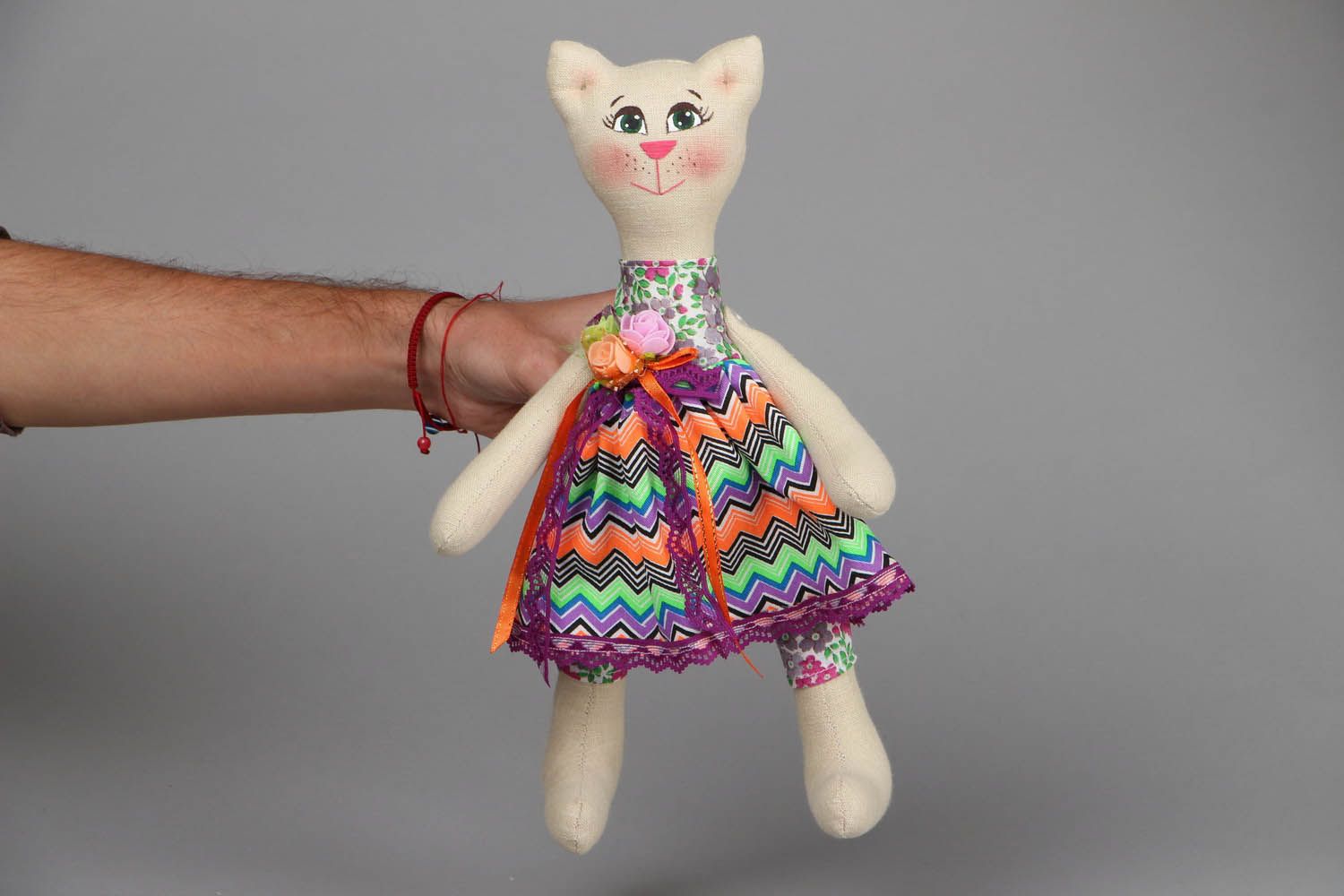 Brinquedo macio Gato em vestido de verão foto 4