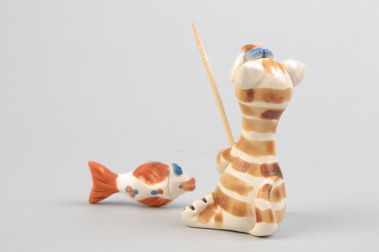 Figura cerámica gato pescador modelado y pintado con esmalte artesanal foto 5