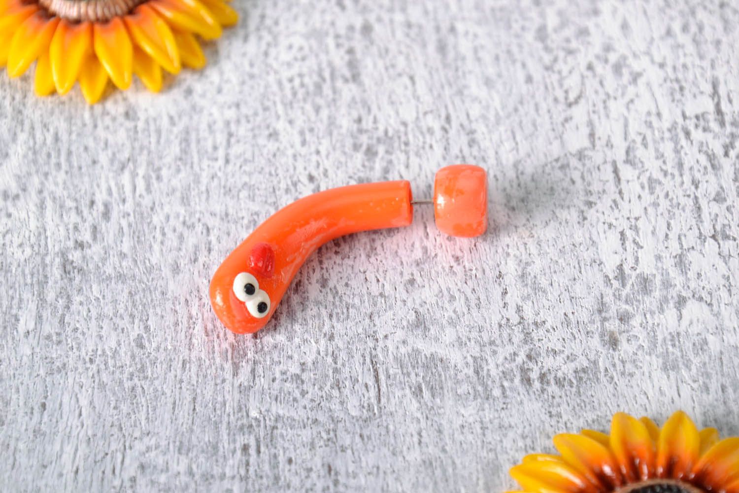 Boucle d'oreille faite main Vermisseau orange  photo 1