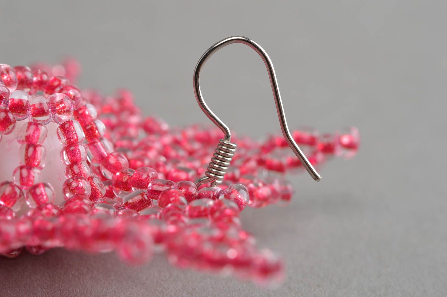 Rosa feierliche Gehänge Ohrringe aus Glasperlen mit Perlen schöne Stere grell  foto 4