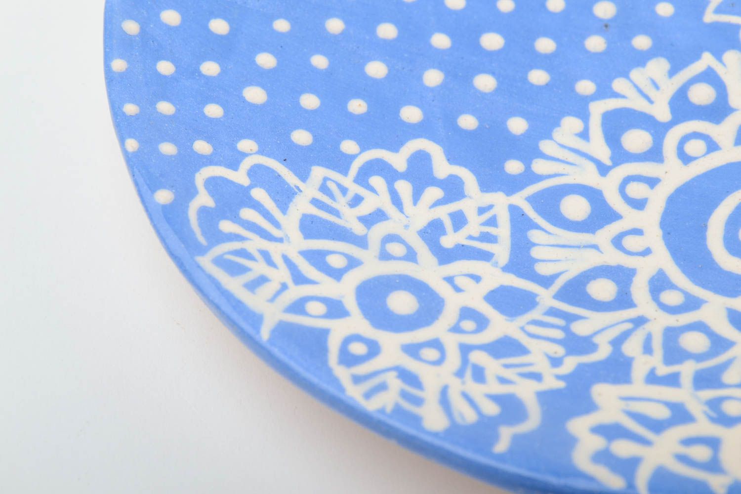 Schöner blauer Unterteller mit Muster aus Ton handmade klein foto 5