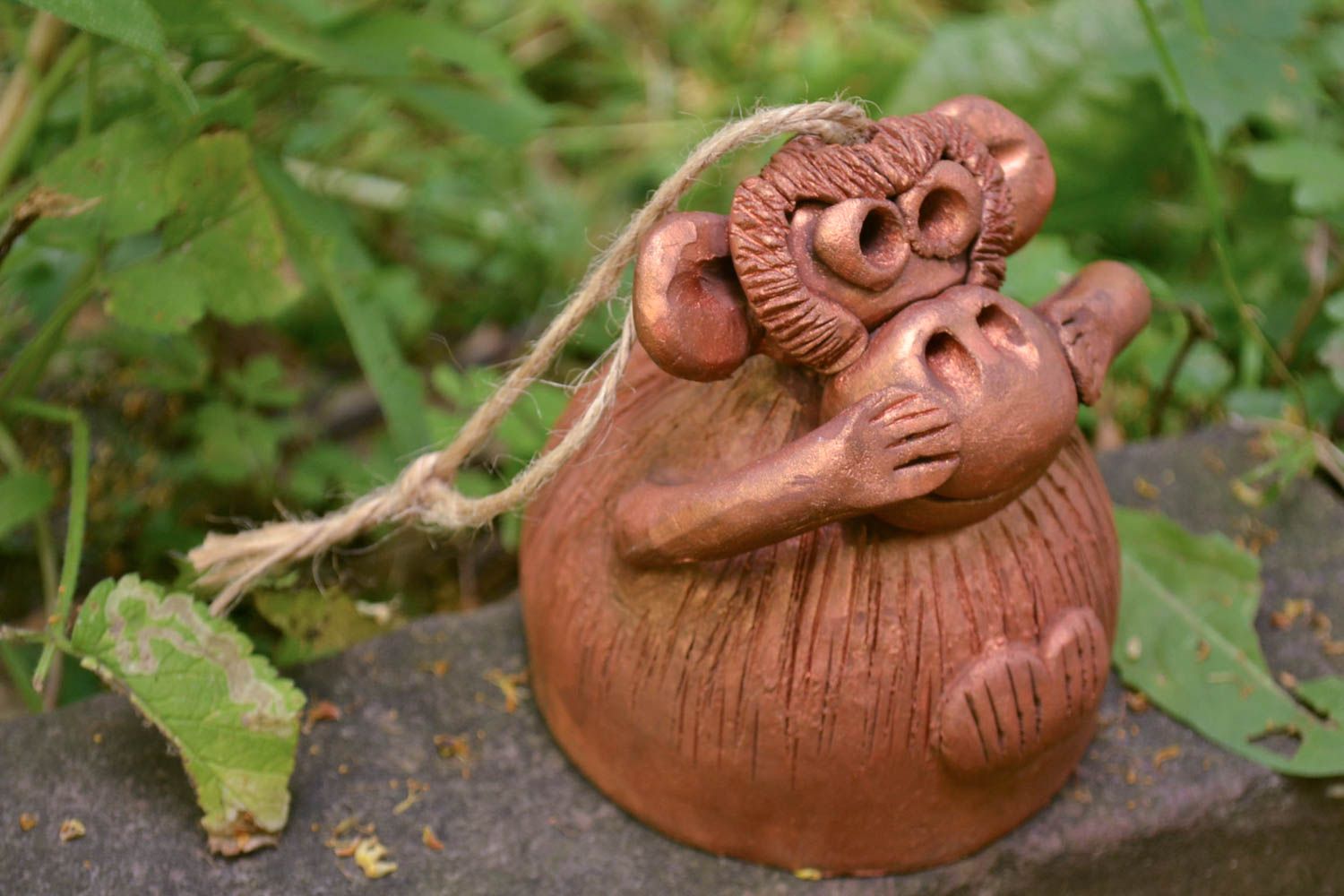 Campanello d'autore in ceramica fatto a mano a forma di scimmia divertente
 foto 1