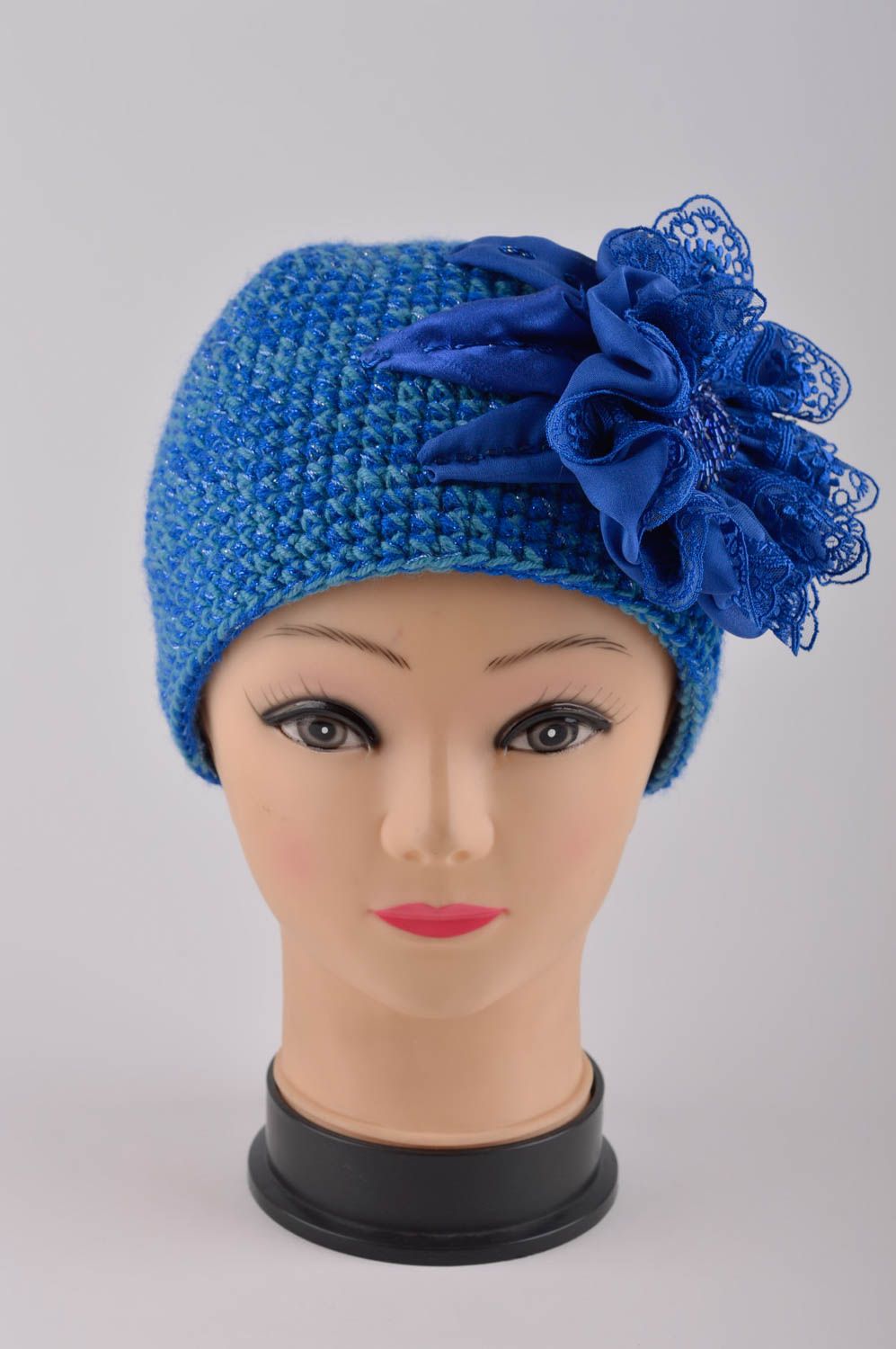 Bonnet tricot fait main Chapeau d'hiver bleu Vêtement pour femme avec fleur photo 3