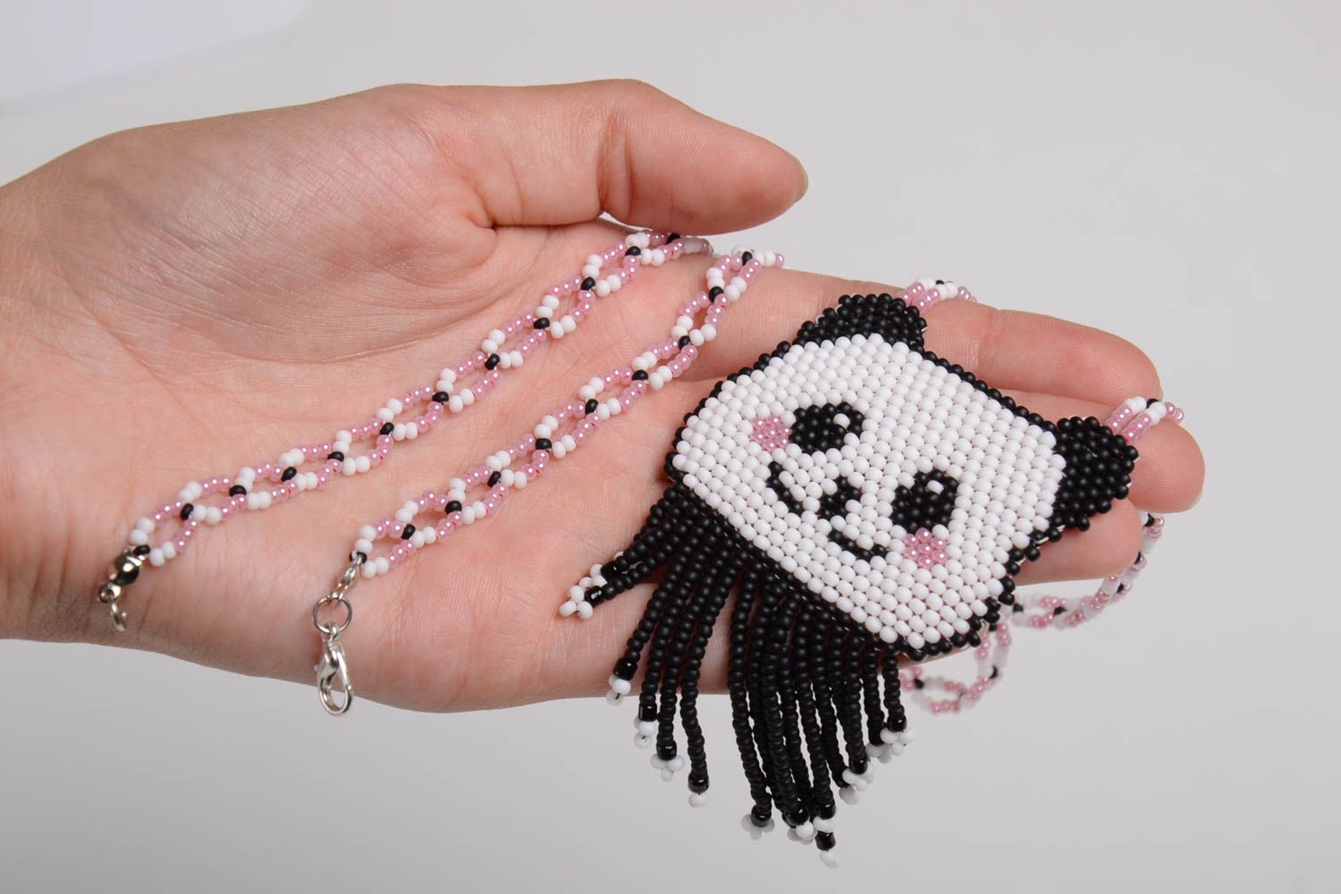 Pendentif panda fait main en perles de rocaille blanc avec noir petit long photo 3