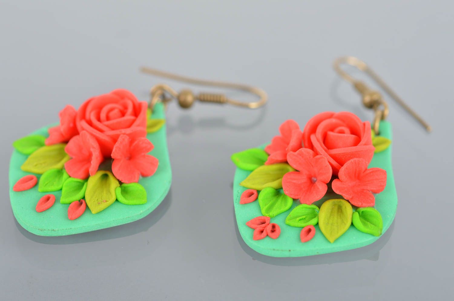 Polymer clay handmade designer earrings with red roses summer accessory photo 2