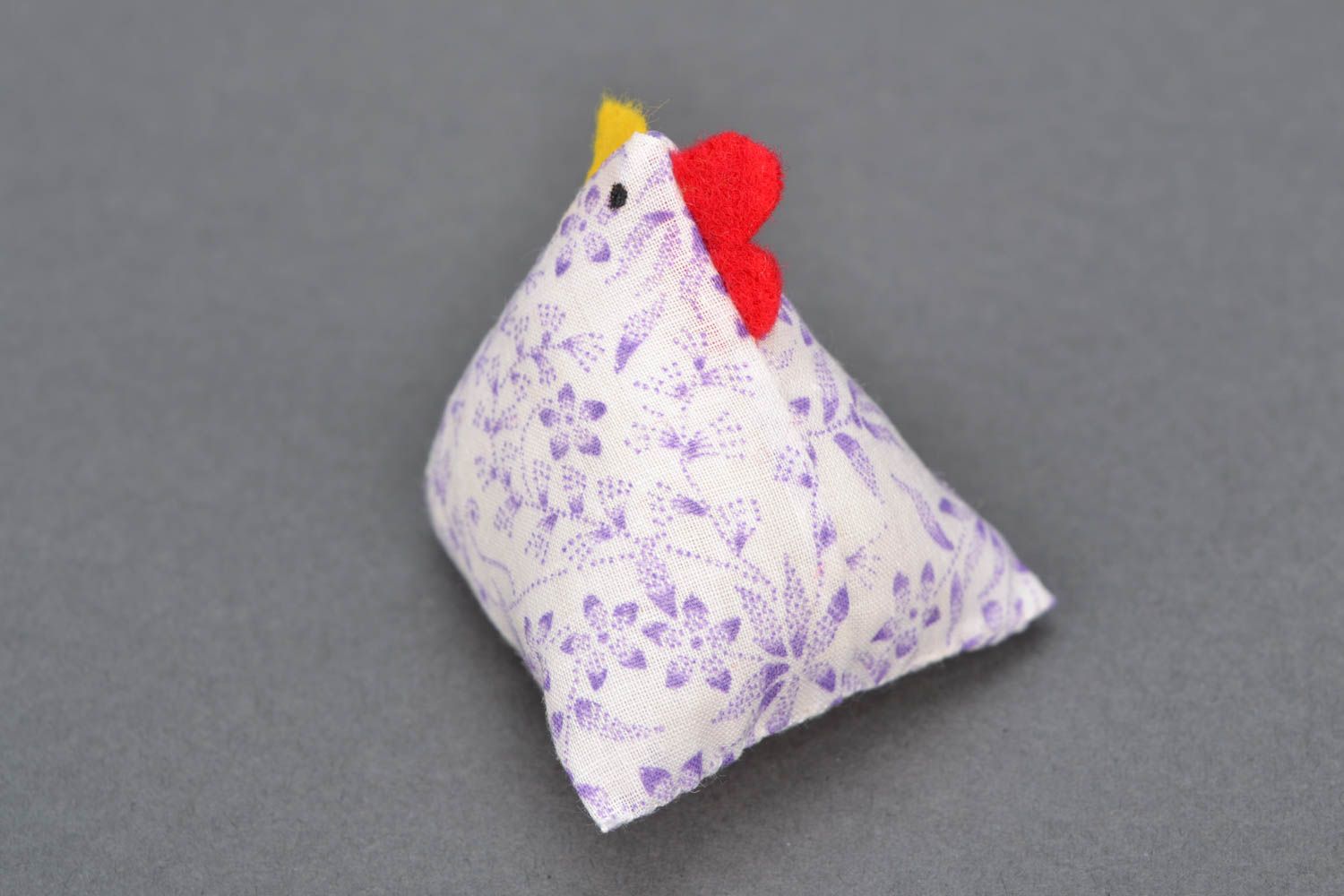 Cotton needle bed in the shape of hen photo 3