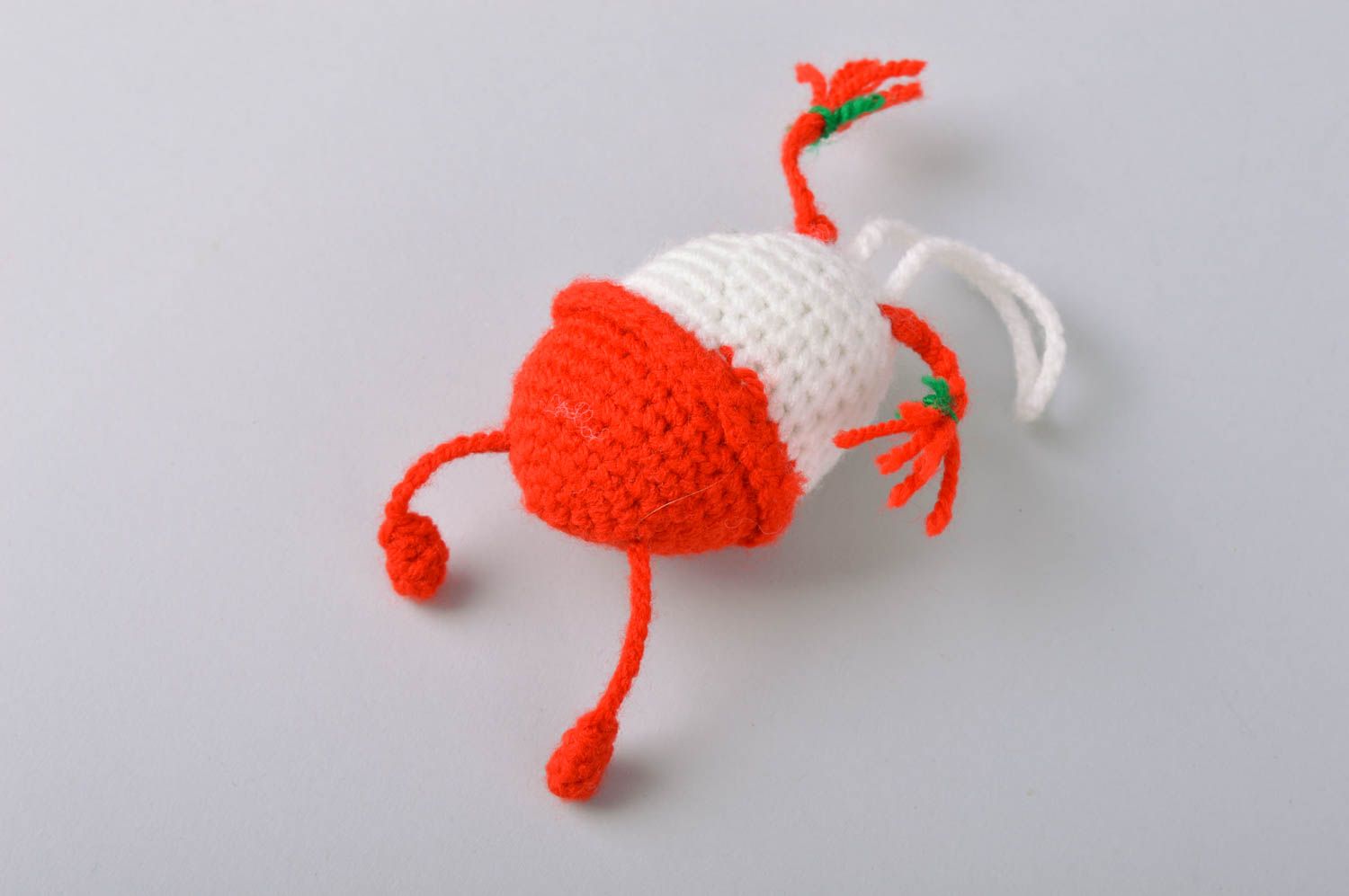 Jouet à suspendre oeuf tricoté au crochet fait main blanc-rouge décoratif photo 5