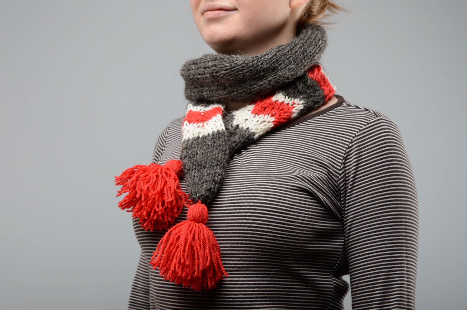 Warm knit woolen scarf photo 2