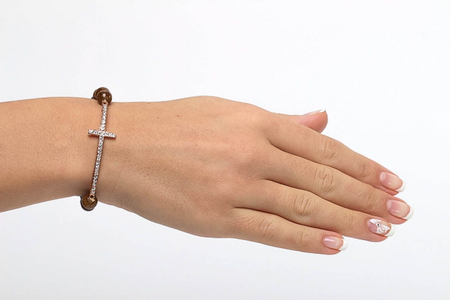 Bracelet tendance Bijou fait main marron avec croix en métal Accessoire femme photo 5