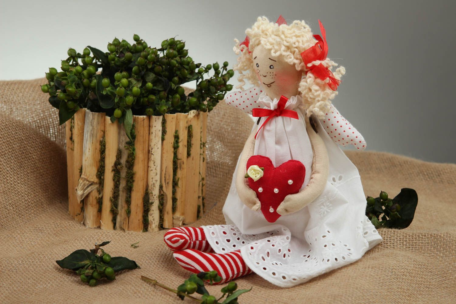 Кукла ручной работы для декора интерьерная кукла Ангел с сердцем тряпичная кукла фото 1