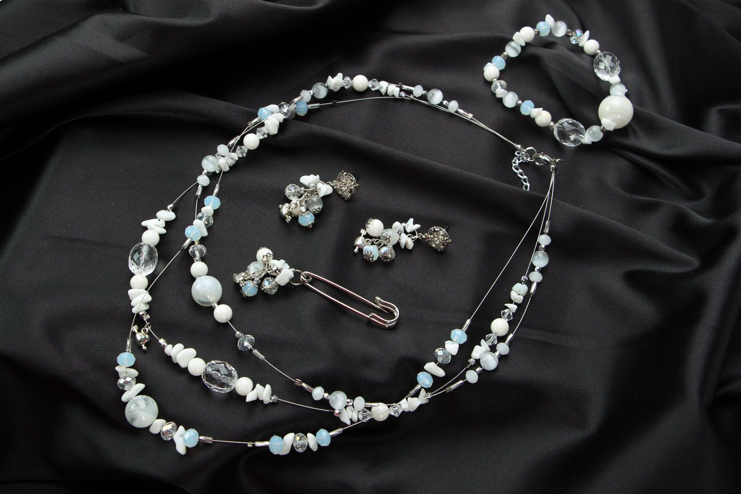 Jewelry set with moonstone and cacholong photo 1