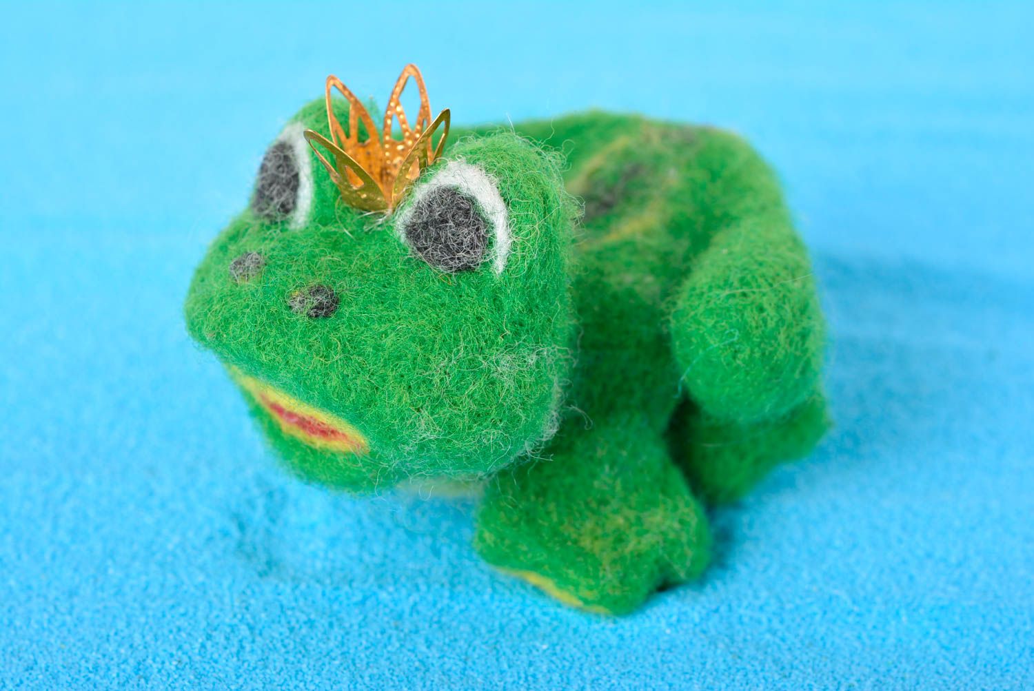 Handgemachte gefilzte Figur Frosch Spielzeug in Grün originelles Geschenk foto 5