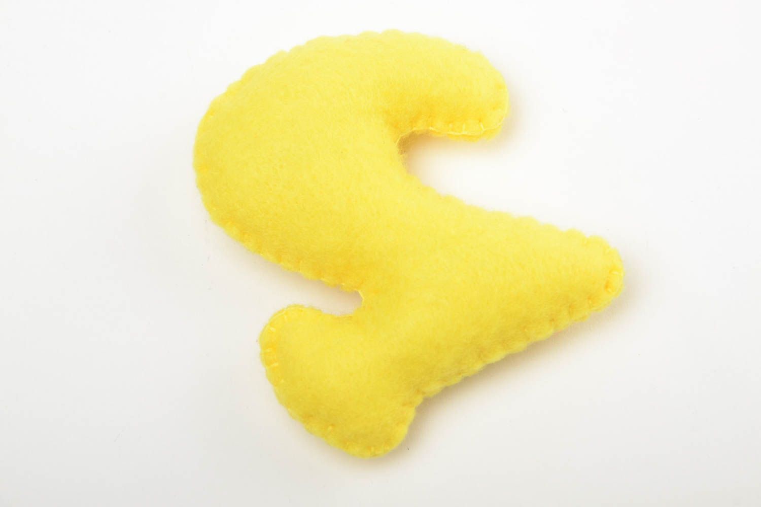 Декоративная цифра из фетра ручной работы цифра 2 желтая красивая развивающая игрушка фото 3