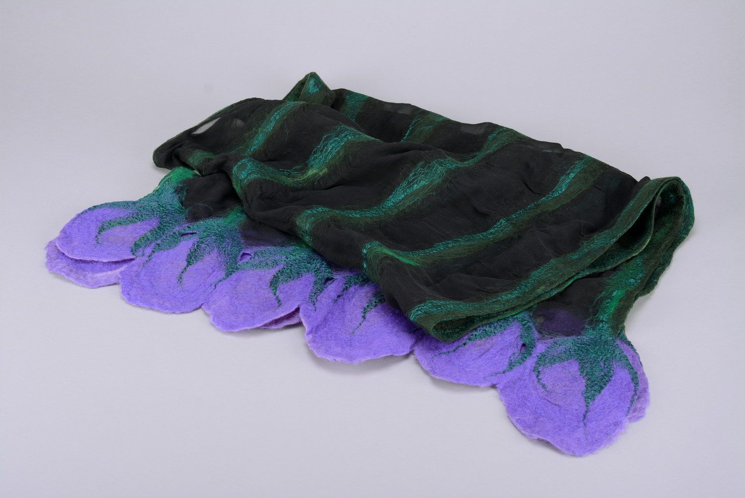 Scarf made from silk and wool with purple flowers photo 3