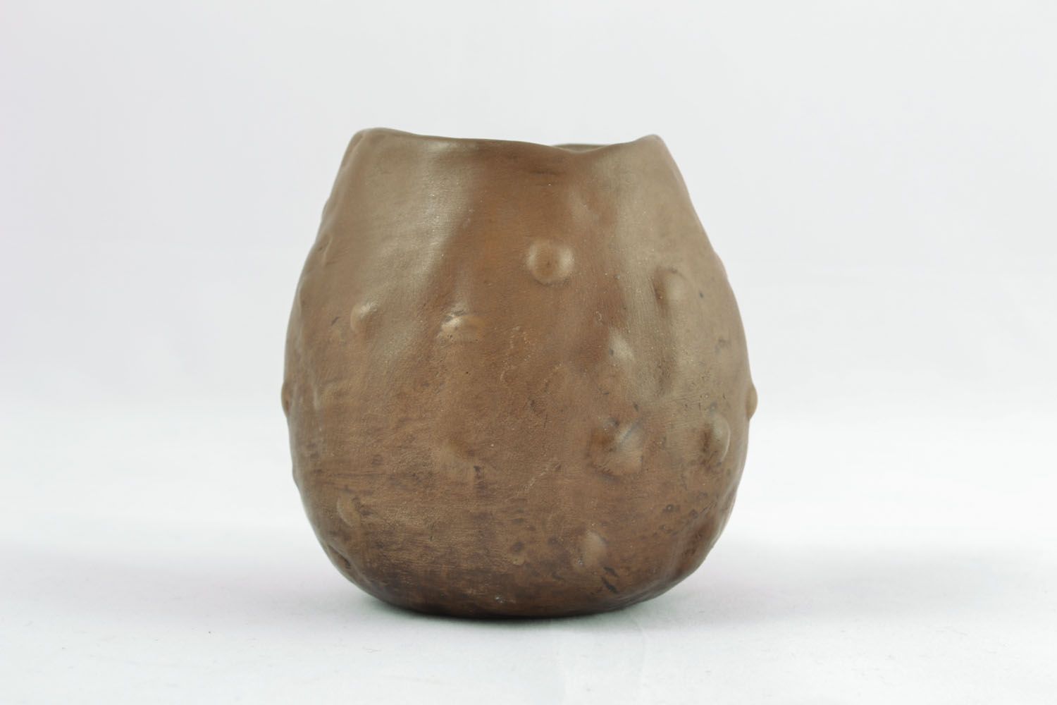 Vaso de cerámica en técnica de cocción a través de la leche foto 1