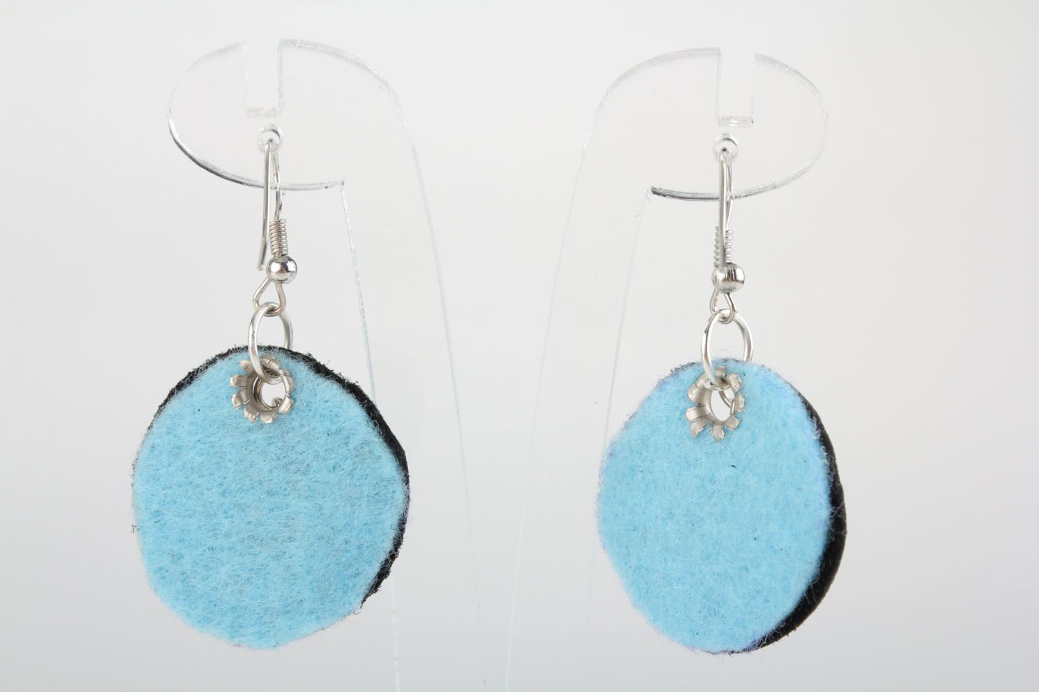 Round earrings made of leather and felt photo 2