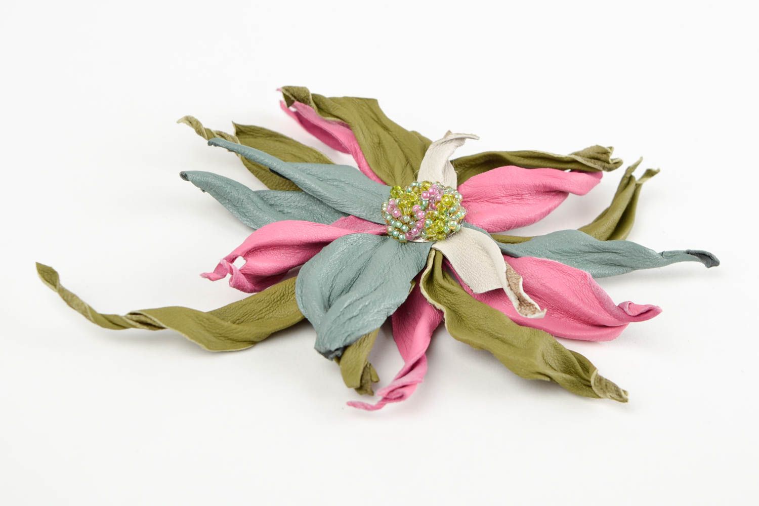Broche fleur Bijou fantaisie fait main en cuir design sympa Accessoire femme photo 4