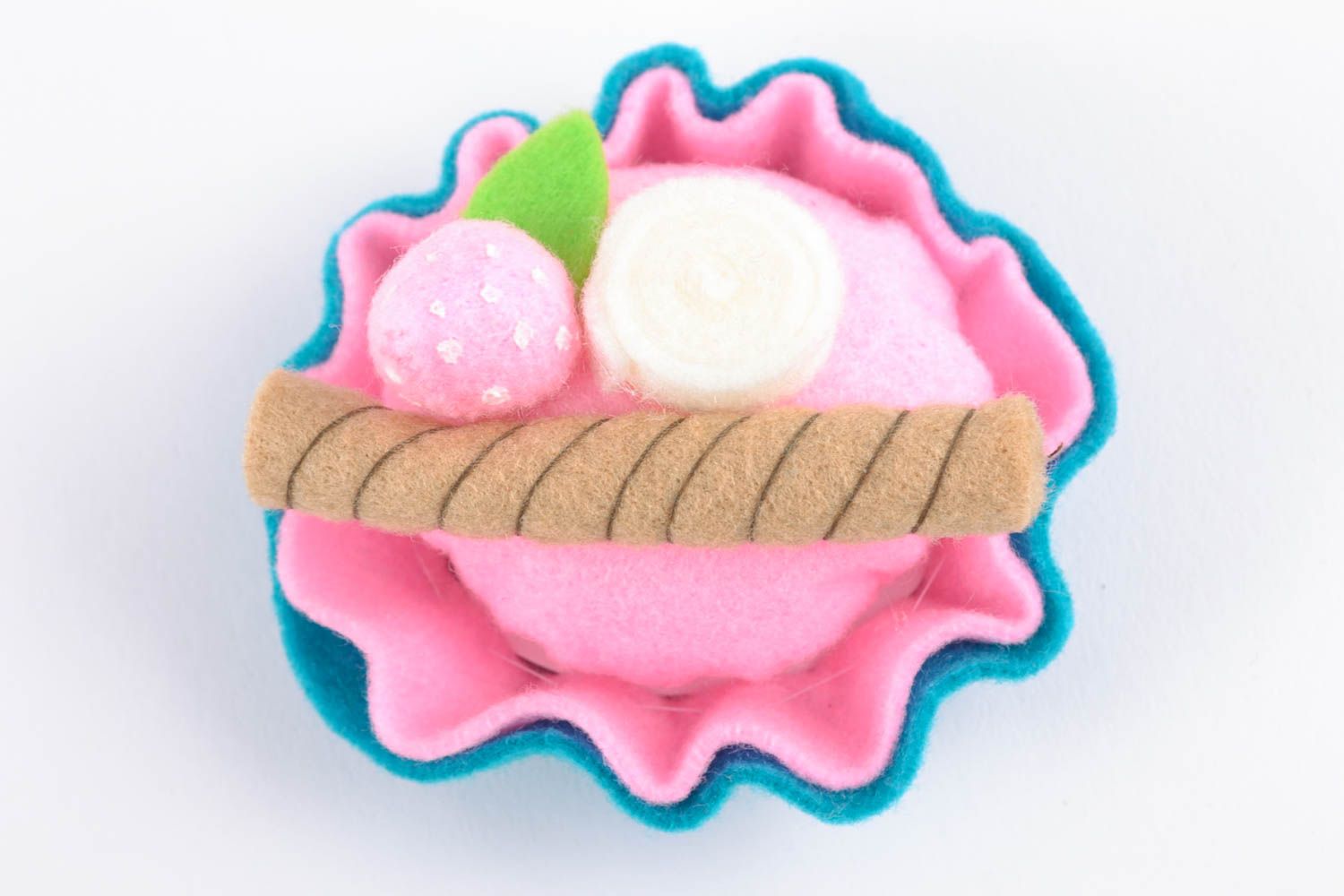 Soft pincushion in the shape of cake photo 5