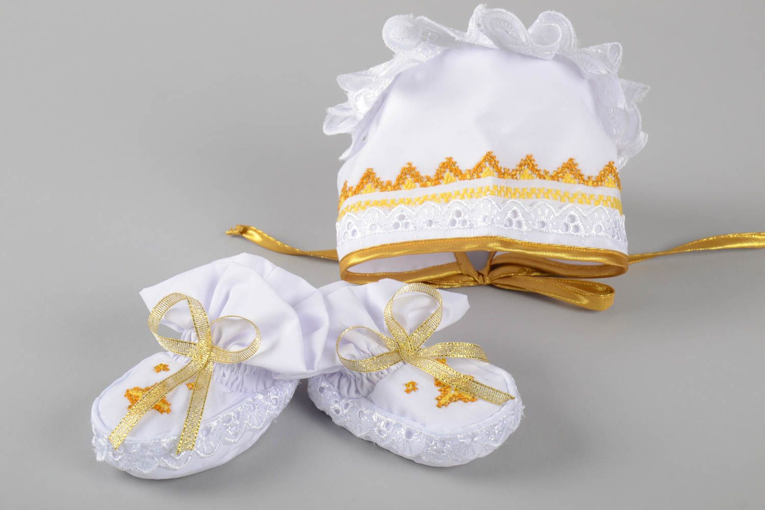 Chaussons de bébé Bonnet pour bébé faits main en batiste naturelle Layette bébé photo 5