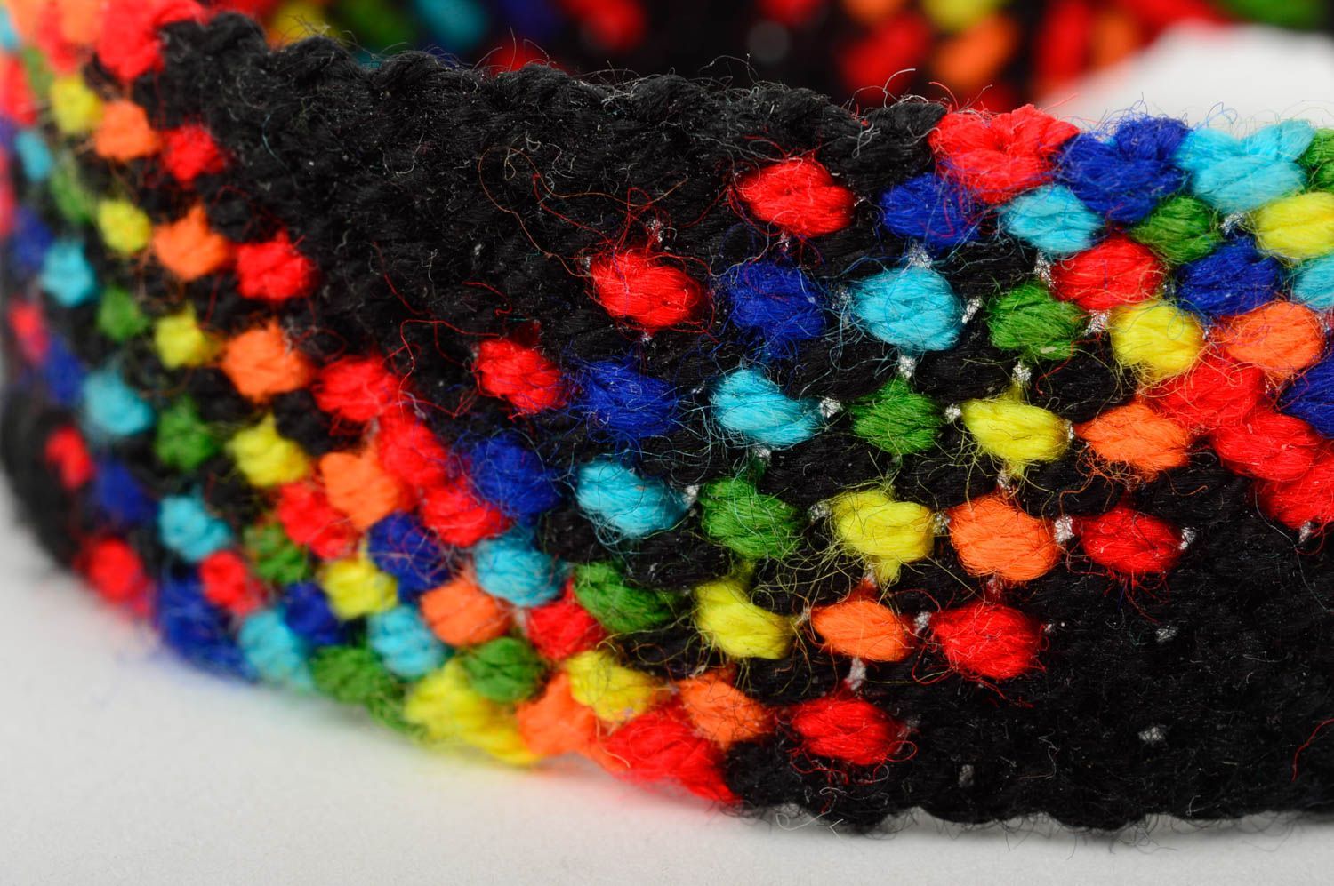 Bracelet textile Bijou fait main noir motif multicolore tressé Cadeau original photo 2
