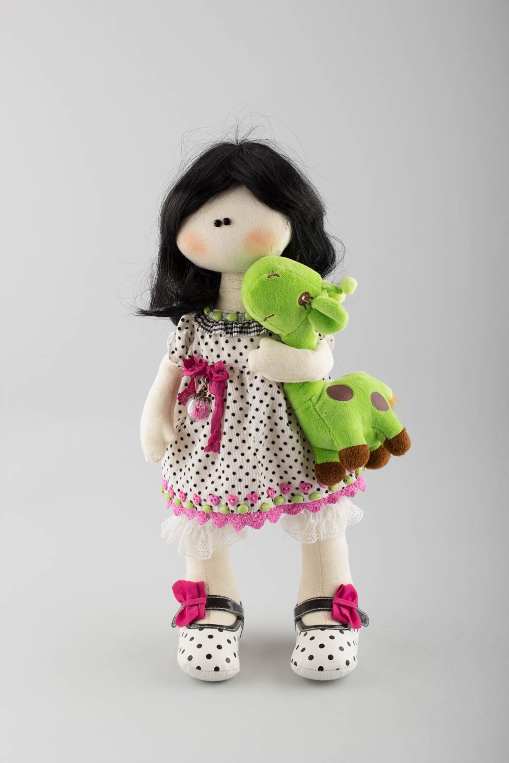 Künstlerische Puppe aus Textil handmade Spielzeug für Kinder Mädchen mit Giraffe foto 2