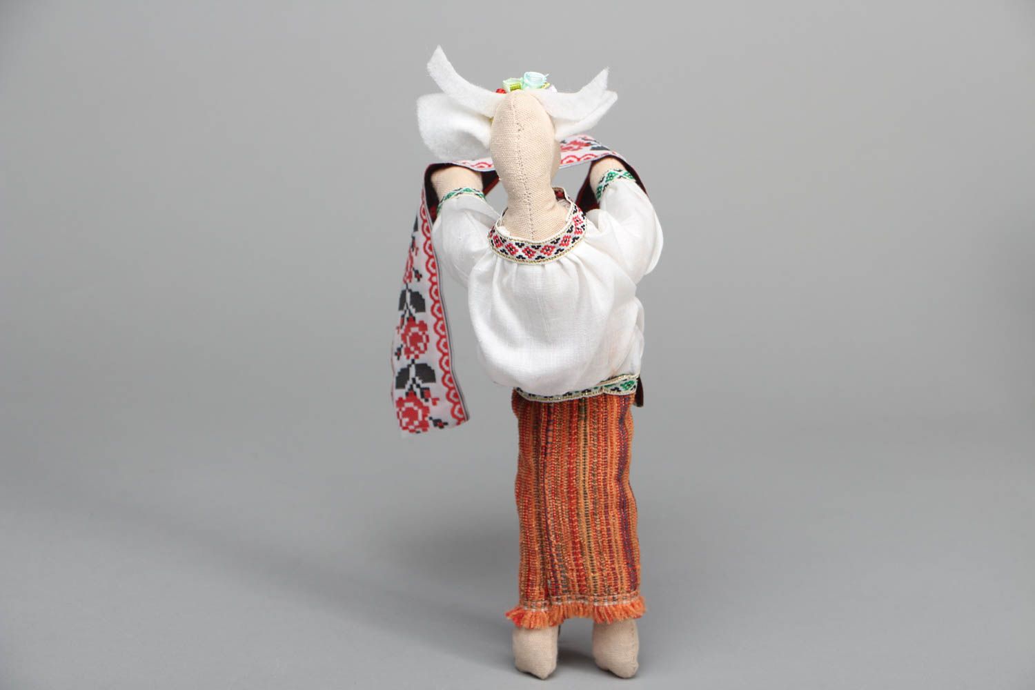 Poupée en coton Chèvre en costume traditionnel photo 3