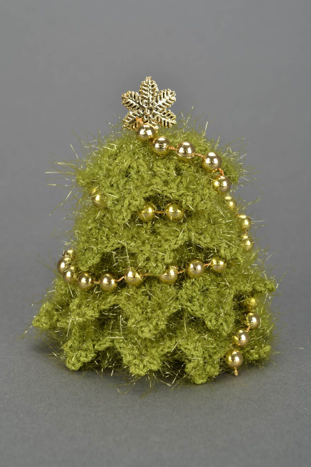 Árvore do Natal decorativa tricotada de fios de algodão foto 2