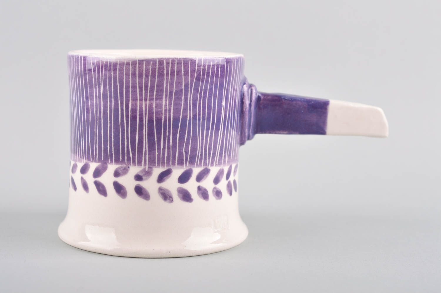 Tasse à thé faite main Mug original blanc violet Vaisselle design céramique photo 2