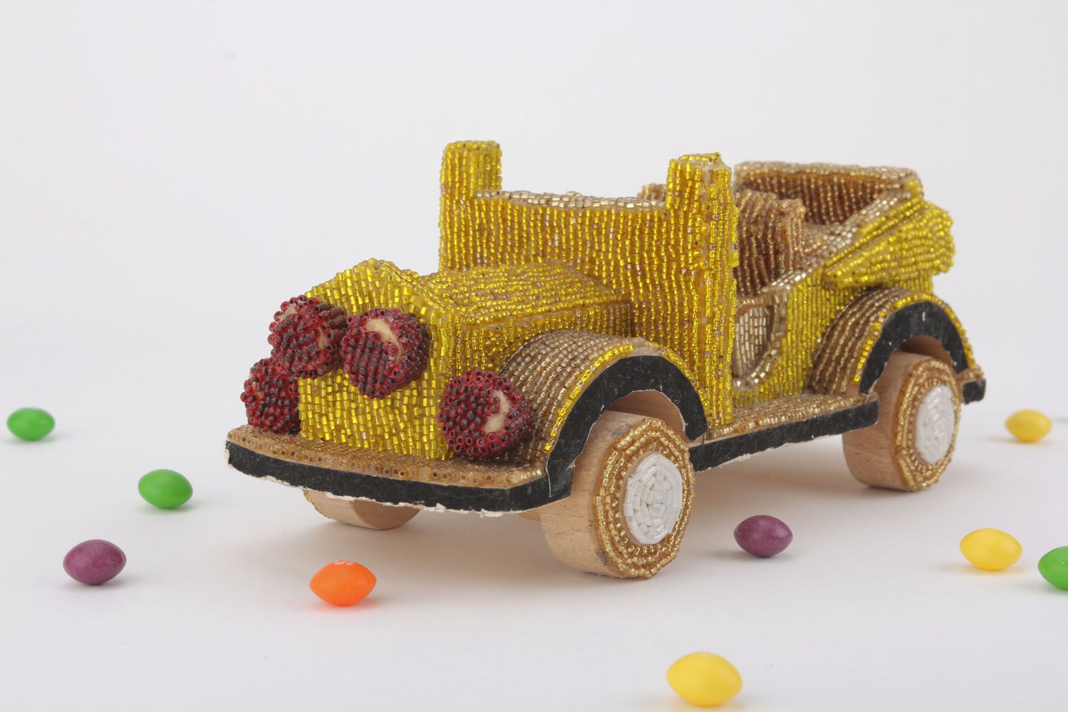 Cabriolet bello fatto a mano giocattolo di legno materiale ecologico con perline foto 1