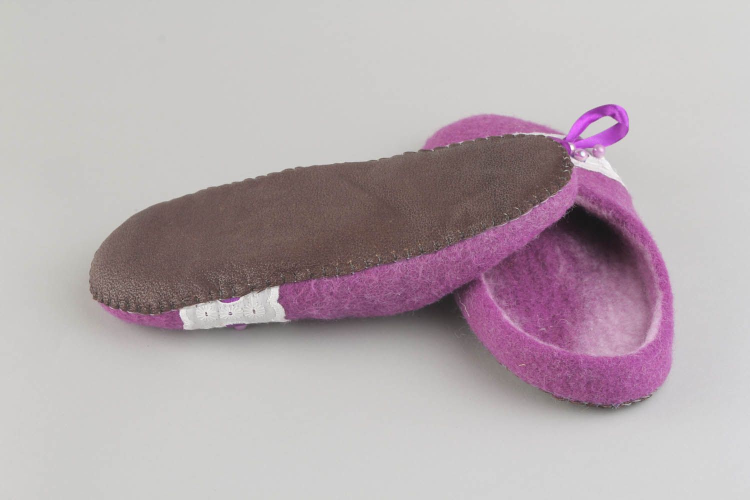 Pantoufles faits main en laine violettes photo 2